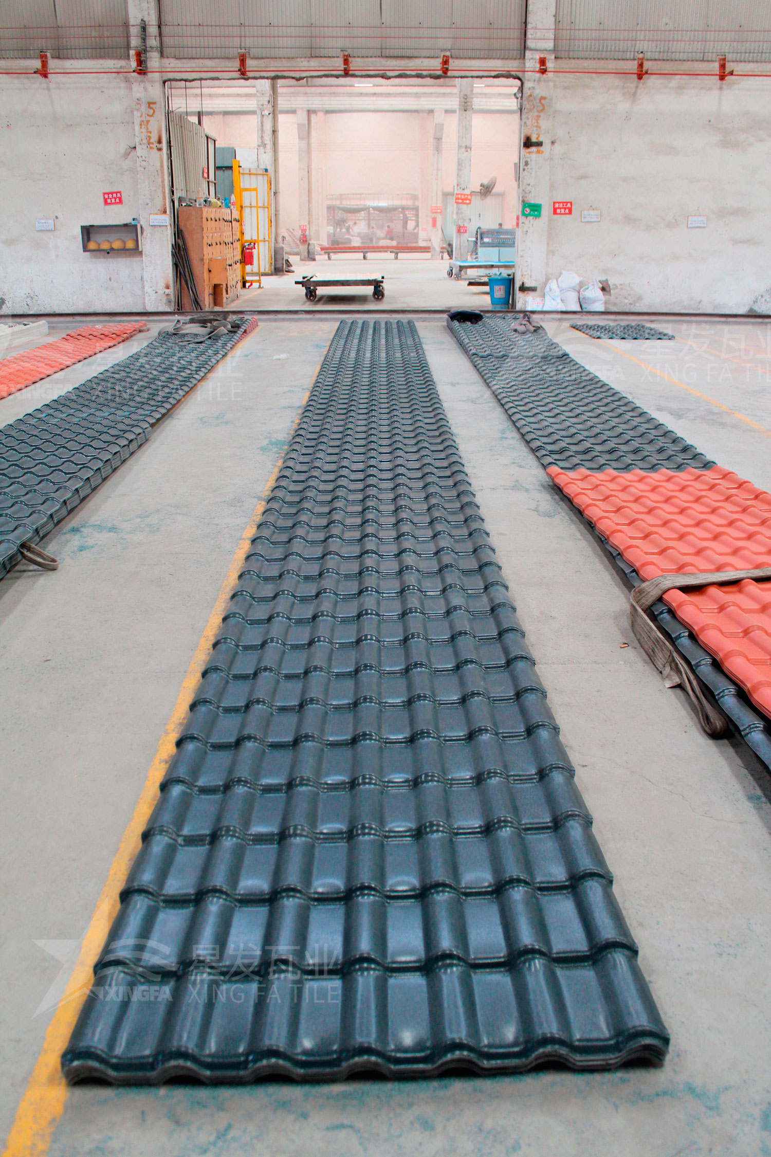 樹脂瓦白底和灰底哪個(gè)好？白底和灰底在質(zhì)量、價(jià)格上有啥區(qū)別？