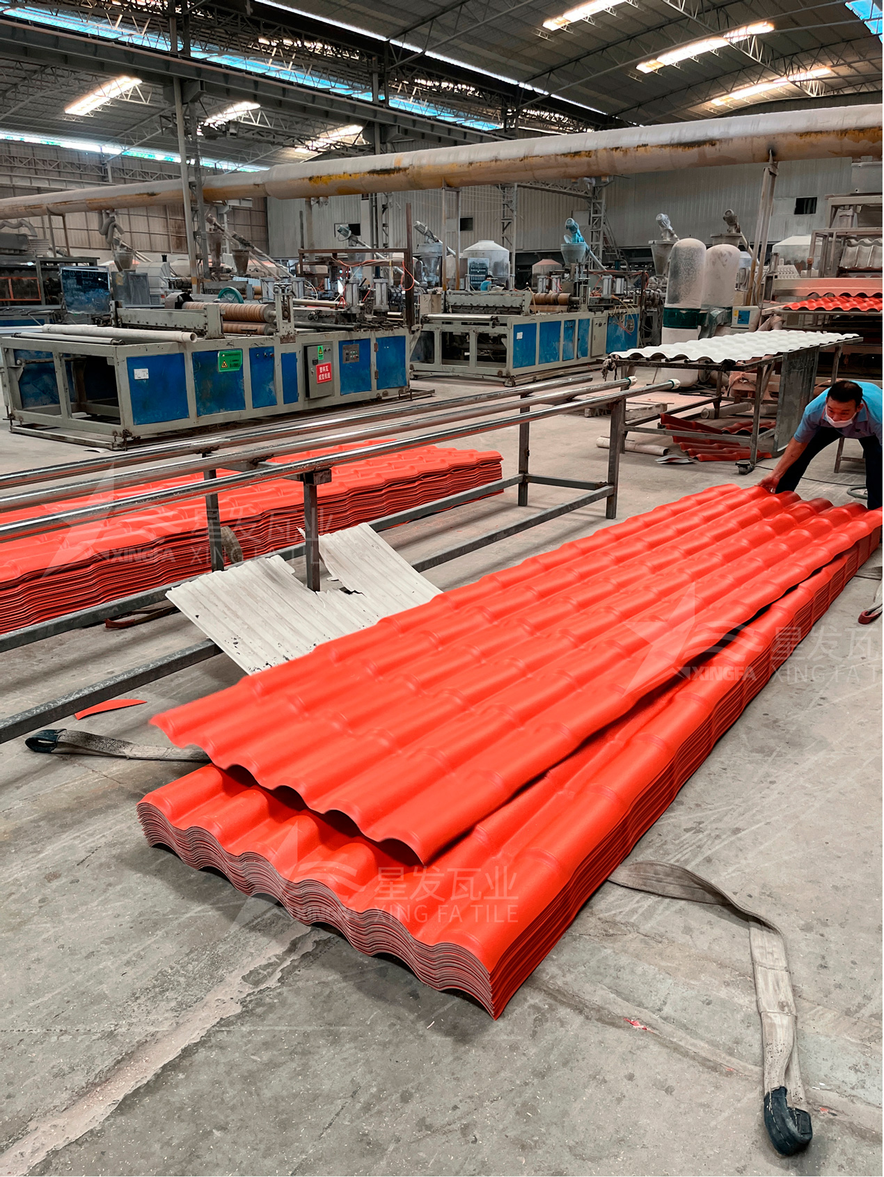 在選擇樹脂瓦廠家，一定要考察的3個因素？輕松買到優(yōu)質(zhì)的樹脂瓦！