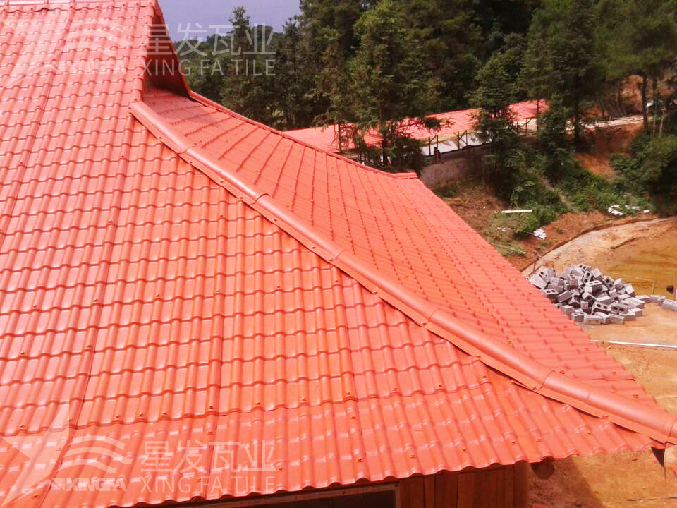 潮濕天氣不是問題！樹脂瓦輕松應(yīng)對挑戰(zhàn)！