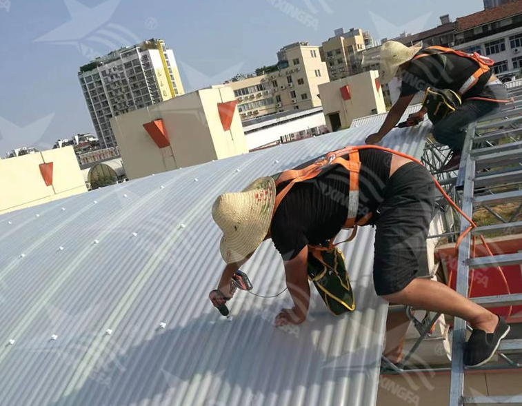 屋面樹(shù)脂瓦安裝流程，讓您的屋面外觀更整潔美觀